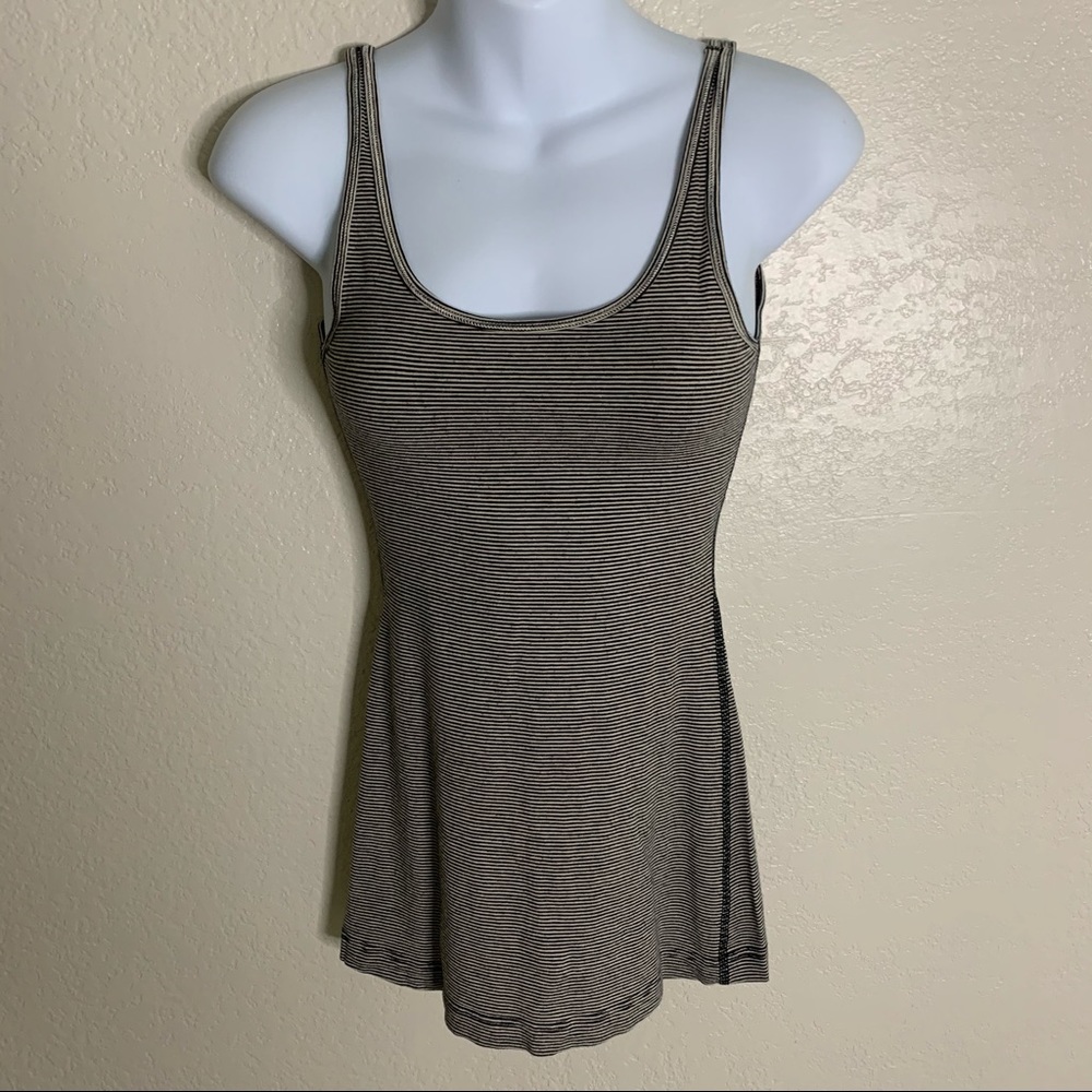 Lululemon tank size 2